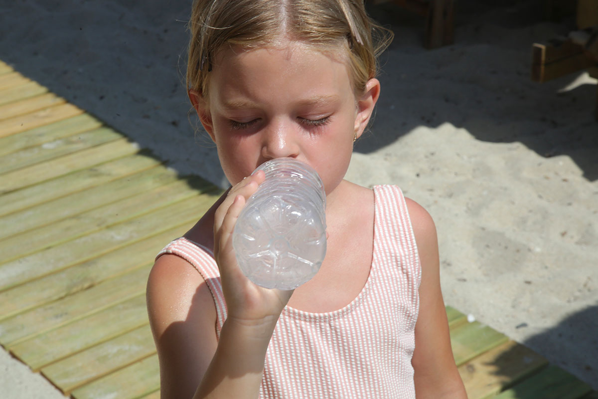 Zo overleef je de zomerse hitte: tips van Dr. Jimmy Mohamed